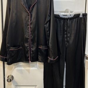 Victoria’s Secret Silky Satin Pajama Set Black Size Medium